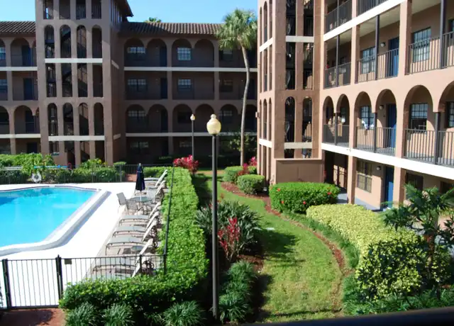 Property at 6100 Gulfport Blvd S #215, Gulfport, FL, 33707, 2 beds, 1 bath, [object Object]