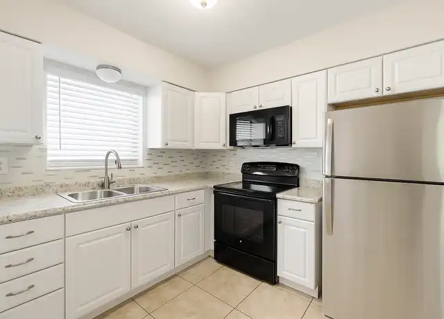 Property at 480 W Camino Real Unit 33, Boca Raton, FL, 33432, 1 bed, 1 bath, [object Object]