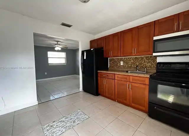 Property at 2401 NW 15th St Unit 1, Fort Lauderdale, FL, 33311, 2 beds, 1 bath, [object Object]