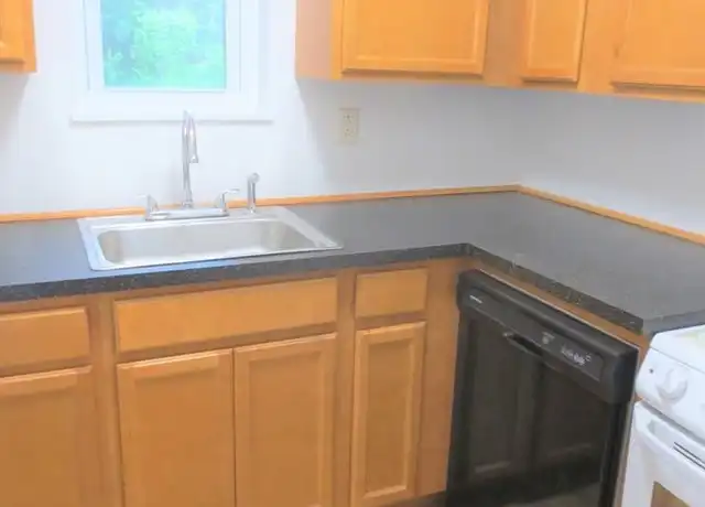 Property at 5704 Darlington Rd Unit 1st Floor, Pittsburgh, PA, 15217, 3 beds, 1 bath, [object Object]