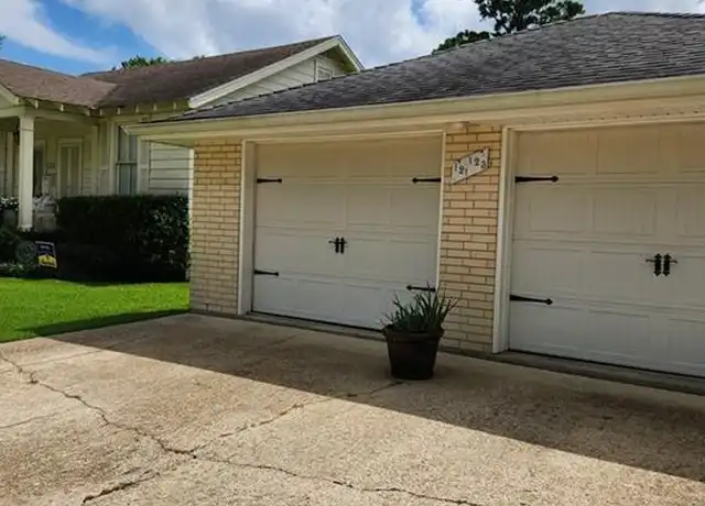Property at 121 Ridgeway Dr, Metairie, LA, 70001, 2 beds, 2.5 baths, [object Object]