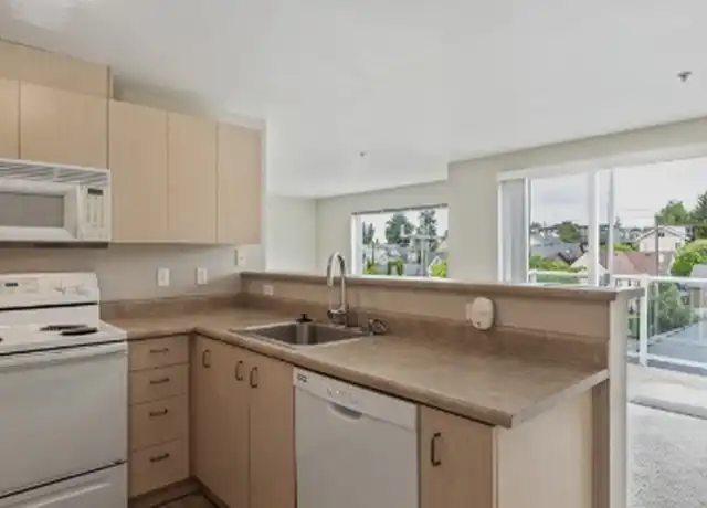 Property at 5200 Roosevelt Way NE Unit 204, Seattle, WA, 98105, 1 bed, 1 bath, [object Object]