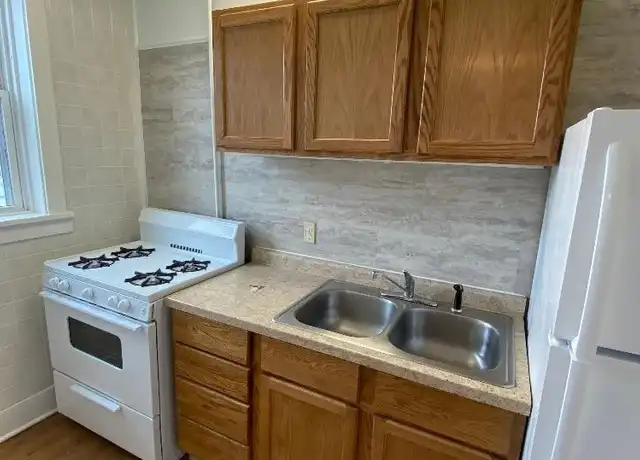 Property at Crown Apts Marshalltown - 201 N 2nd Ave, Marshalltown, IA, 50158, 1 bed, 1 bath, [object Object]
