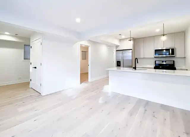 Property at 1336 W Bryn Mawr Ave, Chicago, IL, 60660, 3 beds, 2 baths, [object Object]