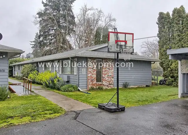 Property at 5616 SE Boise St Unit 4, Portland, OR, 97206, 2 beds, 1 bath, [object Object]