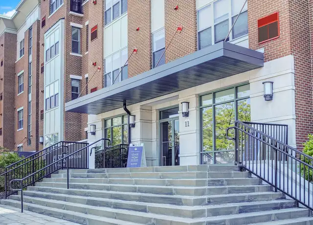 Photo of 11 Pine St, Montclair, NJ 07042
