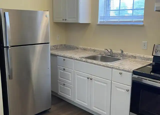 Property at 1385 W Galbraith Rd, Cincinnati, OH, 45231, 1 bed, 1 bath, [object Object]