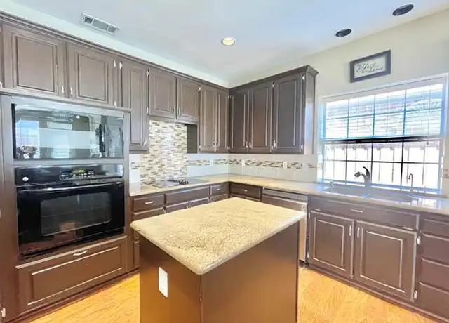 Property at 426 Waterside Dr, Irving, TX, 75063, 4 beds, 3 baths, [object Object]