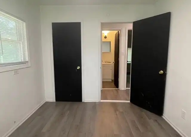 Property at 1908 Arlington Ave Unit 3, Des Moines, IA, 50314, 3 beds, 1 bath, [object Object]