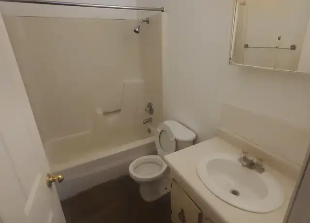 Property at 421 10th St N Unit 2, La Crosse, WI, 54601, 2 beds, 1 bath, [object Object]