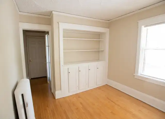Property at 3000 E Linnwood Ave Apt 6, Milwaukee, WI, 53211, 1 bed, 1 bath, [object Object]