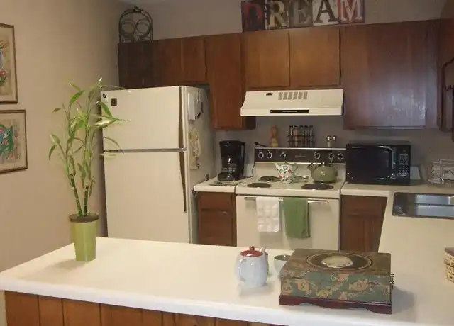 Property at Essex Square Apartments - 3550 Watermelon Rd, Northport, AL, 35473, 2 beds, 1 bath, [object Object]
