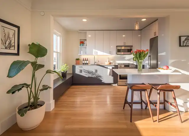 Property at Saxonia - 307 W Olympic Pl, Seattle, WA, 98119, 1 bed, 1 bath, [object Object]