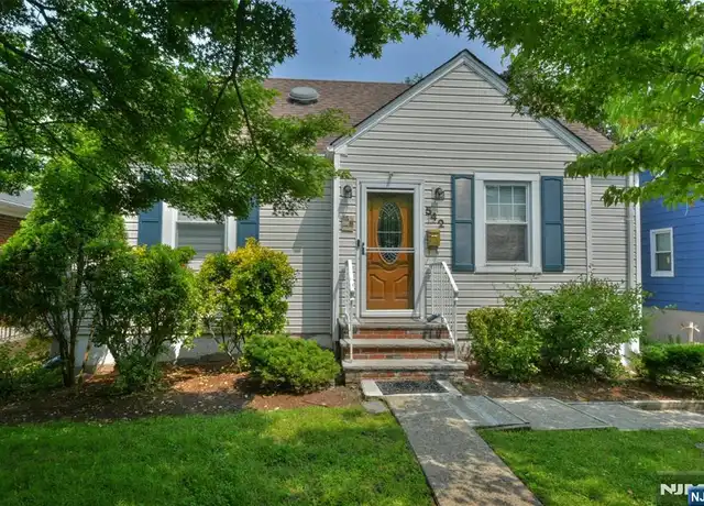 Property at 542 Coolidge Pl, Paramus, NJ, 07652, 3 beds, 3 baths, [object Object]
