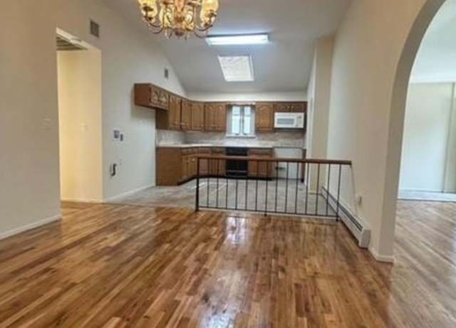 Photo of 175 Gordon Rd, Valley Stream, NY 11581
