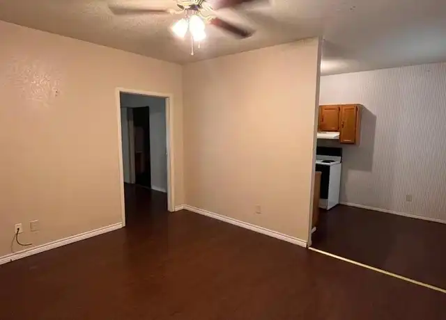 Property at 6911 U.S. 281 Unit 4, Pleasanton, TX, 78064, 1 bed, 1 bath, [object Object]