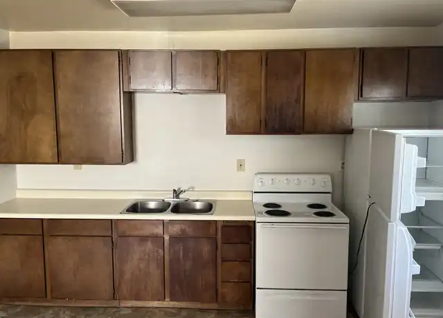 Property at 44 W Lake St, Weed, CA, 96094, 2 beds, 1 bath, [object Object]