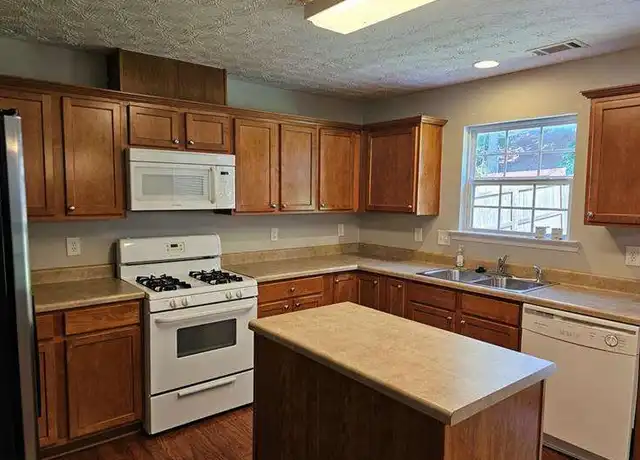 Property at 645 Roxford Ln, Buford, GA, 30518, 5 beds, 3 baths, [object Object]
