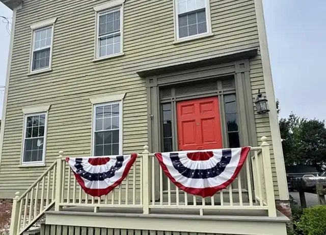 Property at 96 Main St Unit 1, Fairhaven, MA, 02719, 2 beds, 1 bath, [object Object]