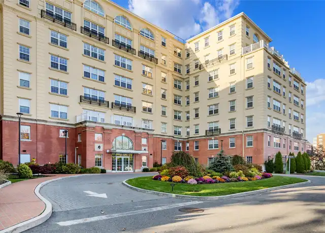 Property at 10 Byron Pl #309, Larchmont, NY, 10538, 2 beds, 2 baths, [object Object]