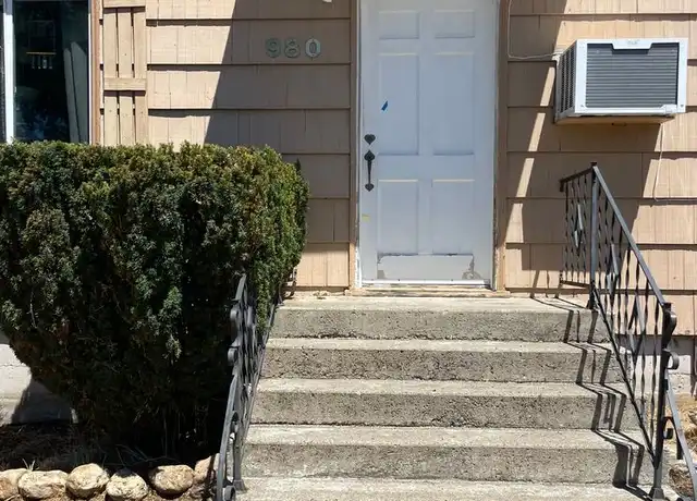 Property at 581 NE Alameda Ave, Roseburg, OR, 97470, 3 beds, 1 bath, [object Object]