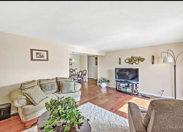 Photo of 680 Marilyn Ave #101, Glendale Heights, IL 60139