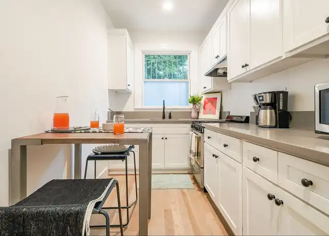 Property at 29 Navy Creative Lofts - 29 Navy St, Venice, CA, 90291, 0-2 beds, 1 bath, [object Object]