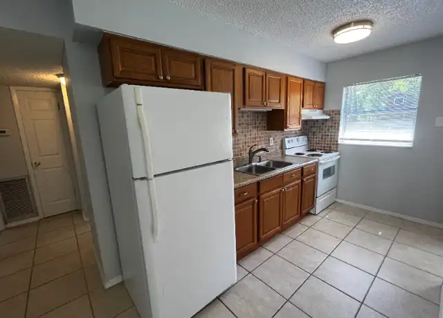 Property at 1313 Tom Watson Rd Unit 1323, Lakeland, FL, 33801, 2 beds, 1 bath, [object Object]