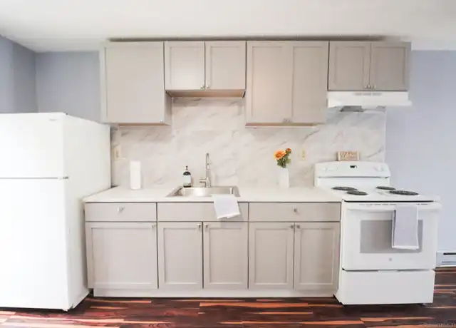 Property at 76 Summer St Unit 3, New London, CT, 06320, 0 beds, 1 bath, [object Object]