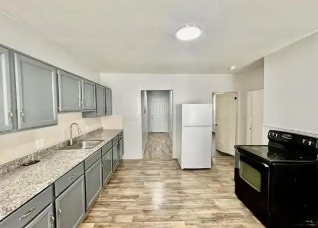 Property at 142 Oxford St, Lewiston, ME, 04240, 2 beds, 1 bath, [object Object]
