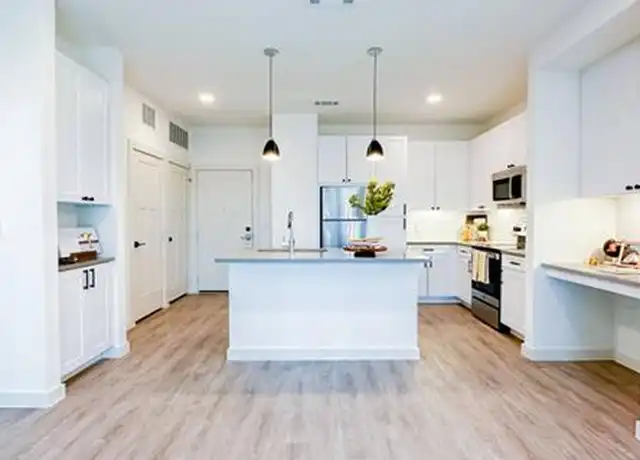 Property at 501 S Ewing Ave Unit 204, Dallas, TX, 75203, 2 beds, 2 baths, [object Object]
