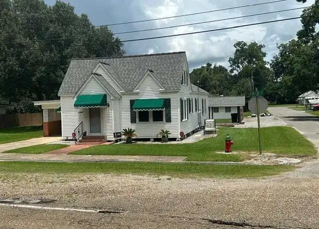 Property at 1600 W Port St, Abbeville, LA, 70510, 3 beds, 2 baths, [object Object]