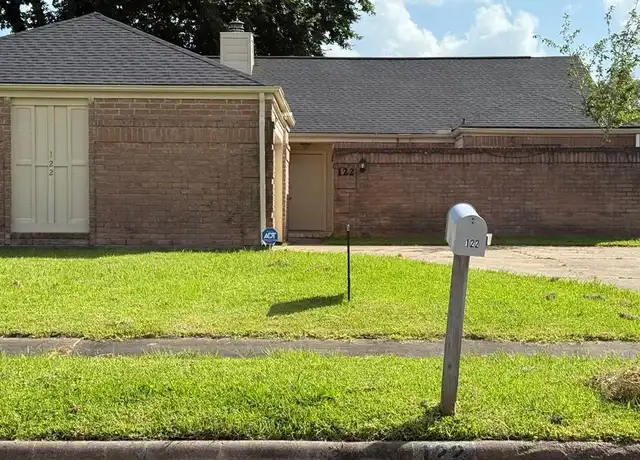 Property at 122 Queens Ct, Stafford, TX, 77477, 3 beds, 2 baths, [object Object]