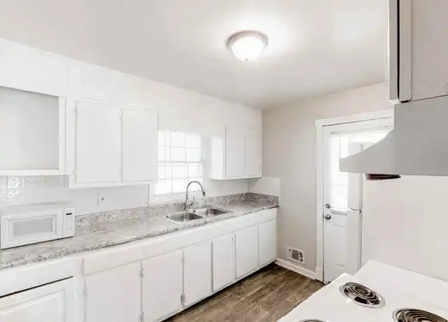Property at 110 Candlelight Ln SW, Atlanta, GA, 30331, 1 bed, 1 bath, [object Object]