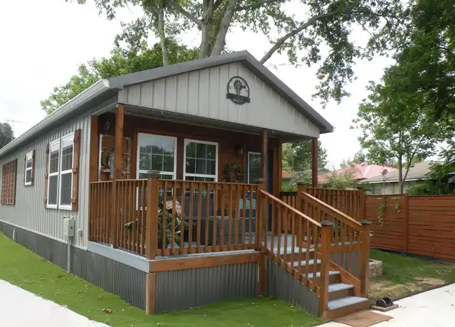 Property at 859 E Glenn St Unit B, Bellville, TX, 77418, 1 bed, 1 bath, [object Object]