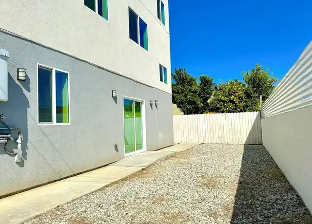 Property at 1002 E 33rd St Unit 3, Los Angeles, CA, 90011, 2 beds, 2 baths, [object Object]