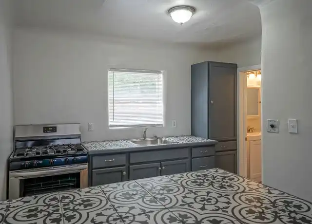 Property at 5800 Central Ave SW Unit 06, Albuquerque, NM, 87105, 1 bed, 1 bath, [object Object]