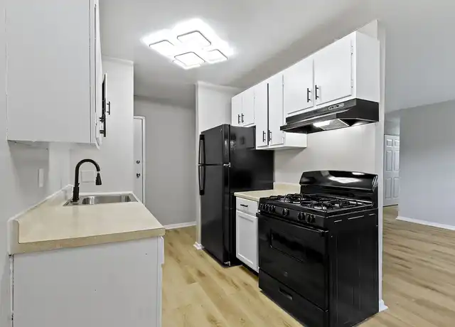 Property at Courts Apartments - 4417 Linwood Ct, Indianapolis, IN, 46201, 1-2 bed, 1 bath, [object Object]