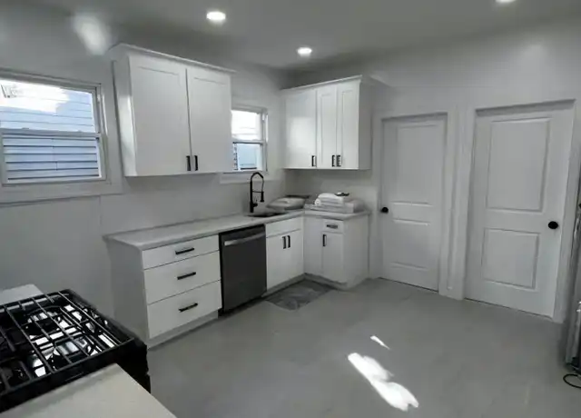 Property at 162 Tremont Ave #2, East Orange, NJ, 07018, 2 beds, 1 bath, [object Object]