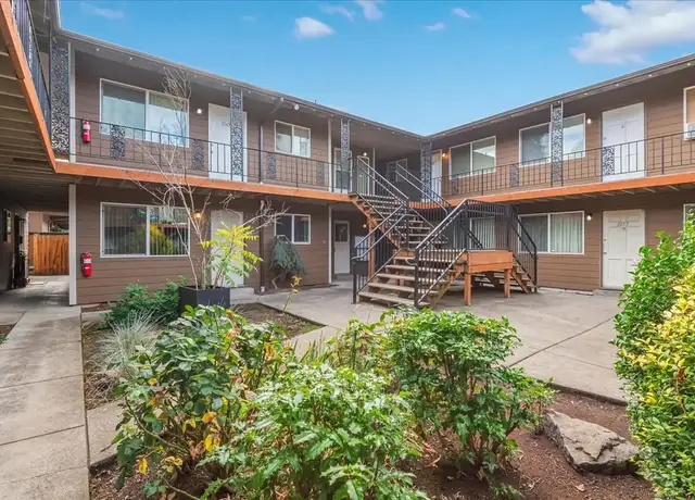 Photo of 1069 Liberty St SE, Salem, OR 97302