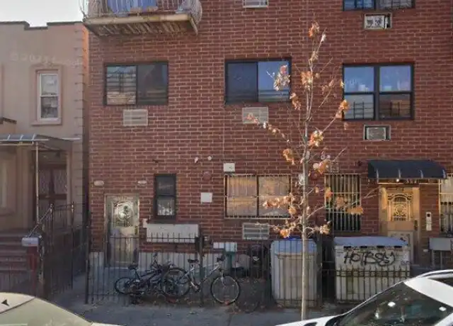 Property at 556 60th St Unit 4, Brooklyn, NY, 11220, 3 beds, 1 bath, [object Object]