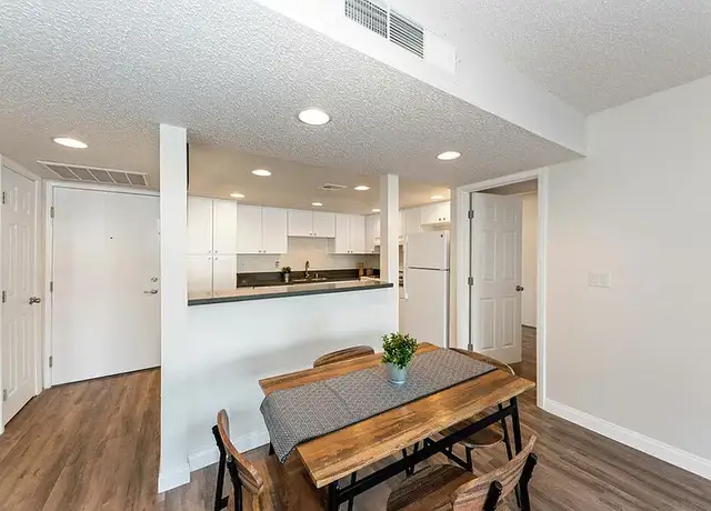 Photo of 895 Sierra Vista Dr, Las Vegas, NV 89169