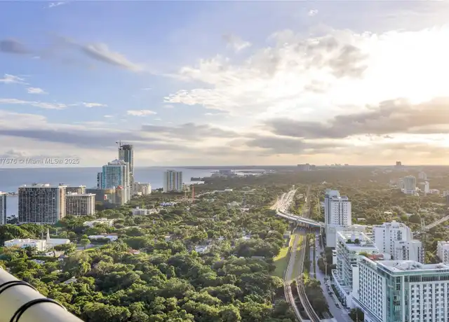 Property at 60 SW 13th St #3211, Miami, FL, 33130, 1 bed, 1.5 baths, [object Object]