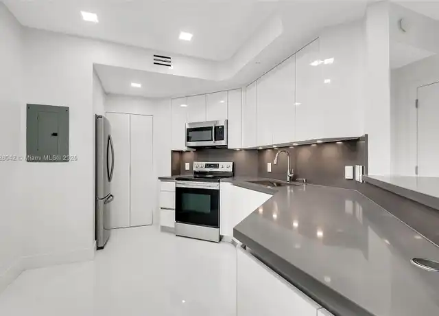 Property at 888 Brickell Key Dr #2100, Miami, FL, 33131, 2 beds, 2.5 baths, [object Object]