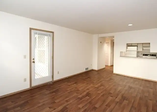 Property at 6840 Oswego Pl NE Unit 204, Seattle, WA, 98115, 1 bed, 1 bath, [object Object]