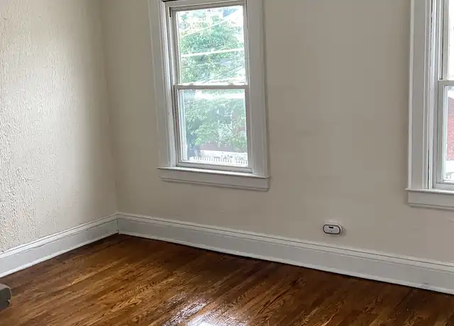 Property at 25 Delaware Ave, Charleston, WV, 25302, 2 beds, 1 bath, [object Object]