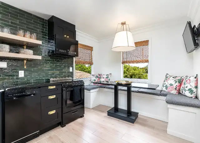 Property at 725 W Lakewood Rd, West Palm Beach, FL, 33405, 2 beds, 1 bath, [object Object]