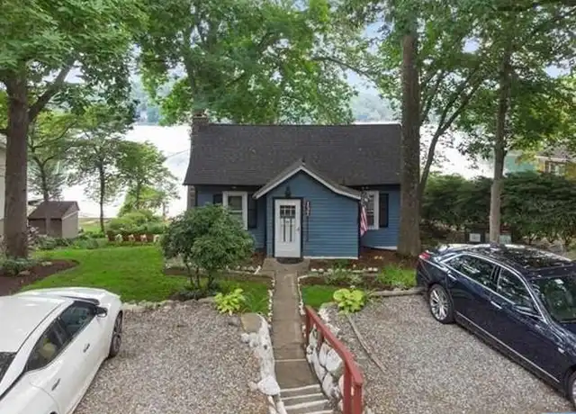 Property at 137 Lakeview Ave, Ringwood, NJ, 07456, 2 beds, 1 bath, [object Object]