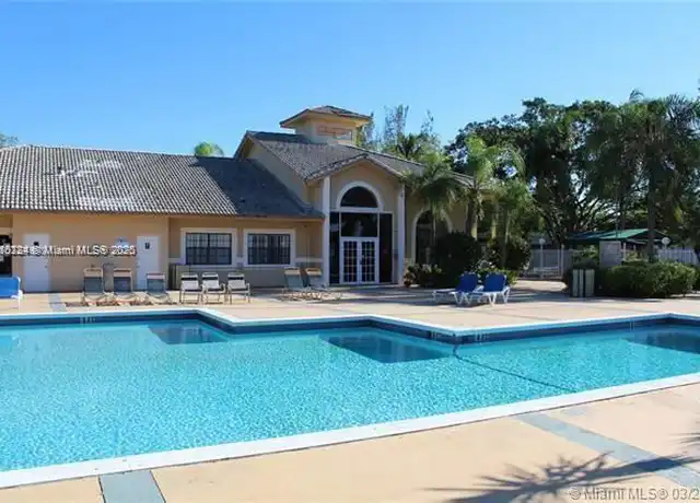 Property at 250 Palm Cir W #307, Pembroke Pines, FL, 33025, 1 bed, 1 bath, [object Object]