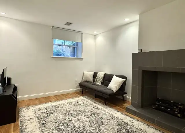 Property at 124 Beacon St Unit GF, Boston, MA, 02116, 1 bed, 1 bath, [object Object]